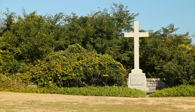 Camp Henry Lighthouse -- National Society of the Daughters of the American Colonists Cross 