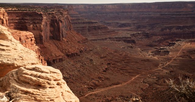 Canyonlands -- Long lonesome road 