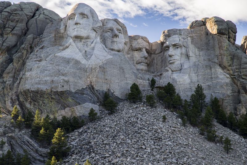 Presidents Washington, Jefferson, Roosevelt and Lincoln 