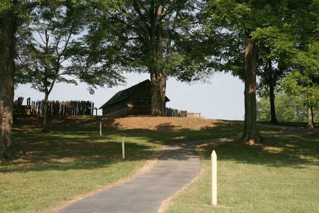 Walking Trail to the Old Fort 