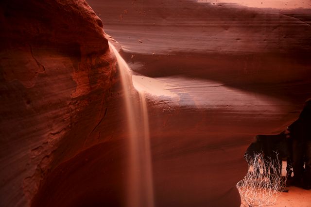 Antelope Canyon - Natural Sand Falling 