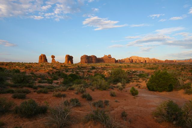 Arches NP -- Balance Rock at a distance 