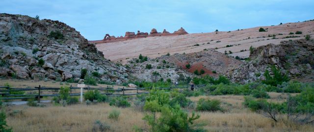 Arches NP Delicate Arch -- Delicate Arch Viewpoint - short 1/2 hiking trail 