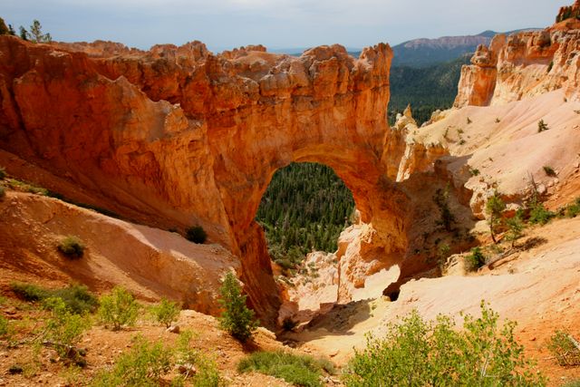 Bryce NP -- Natural Bridge 
