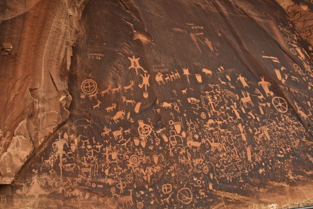 Newspaper Rock - Petroglph 