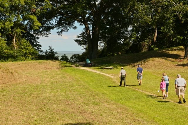 Yorktown Battlefield -- Park Ranger tour to Overlook of the York River
